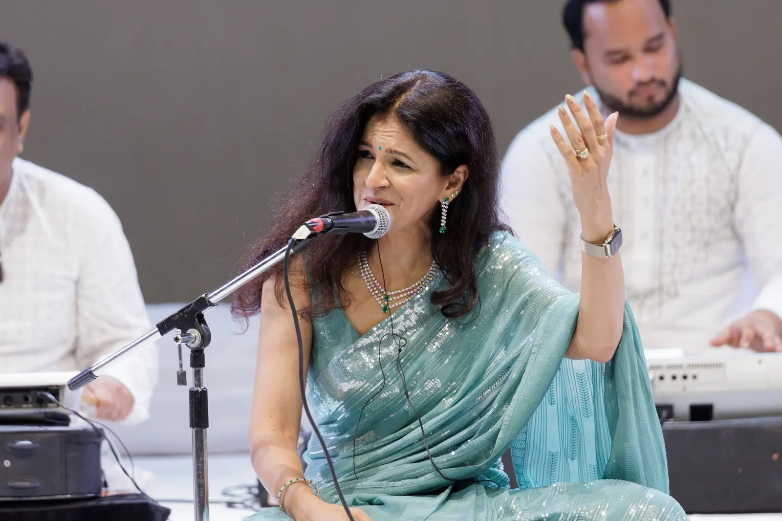 Meghnaa singing live